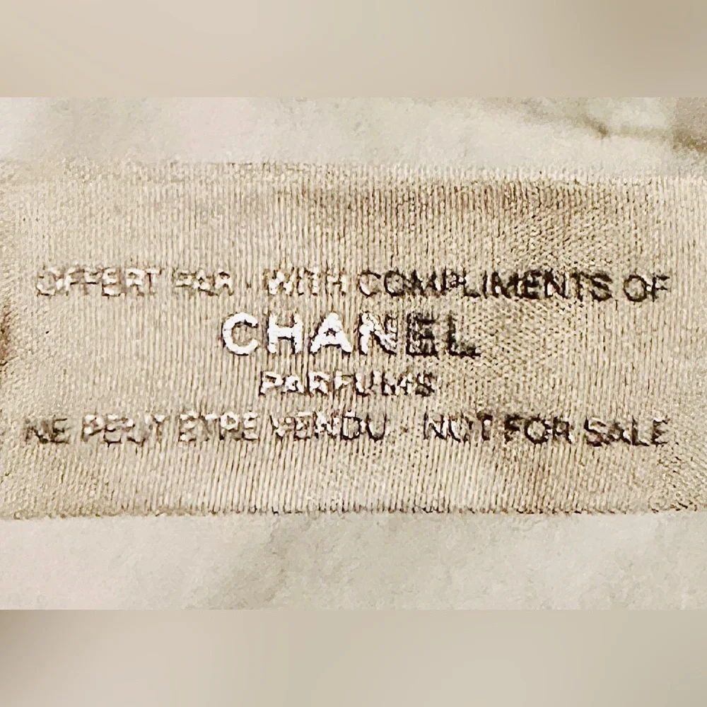 CHANEL NIB COCO Mademoiselle Cream Satin Makeup Bag/Clutch Perfume Bottle Charm